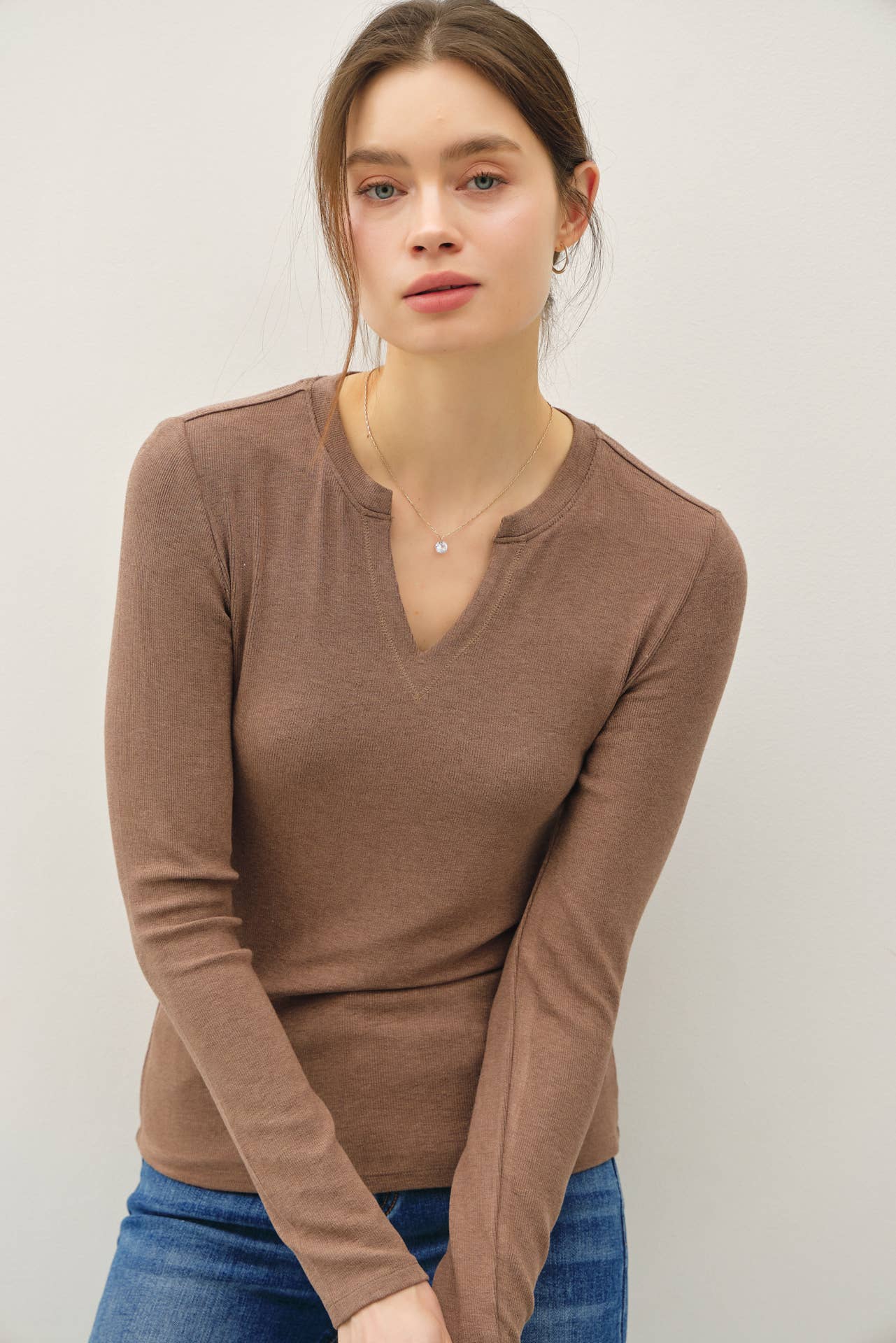 CLASSIC RIBBED NOTCHED V-NECK BASIC TOP