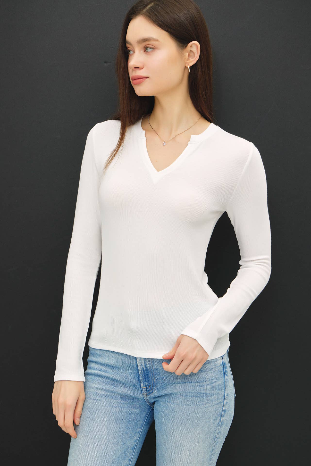 CLASSIC RIBBED NOTCHED V-NECK BASIC TOP