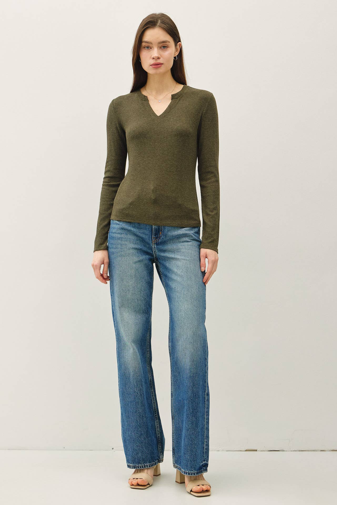 CLASSIC RIBBED NOTCHED V-NECK BASIC TOP