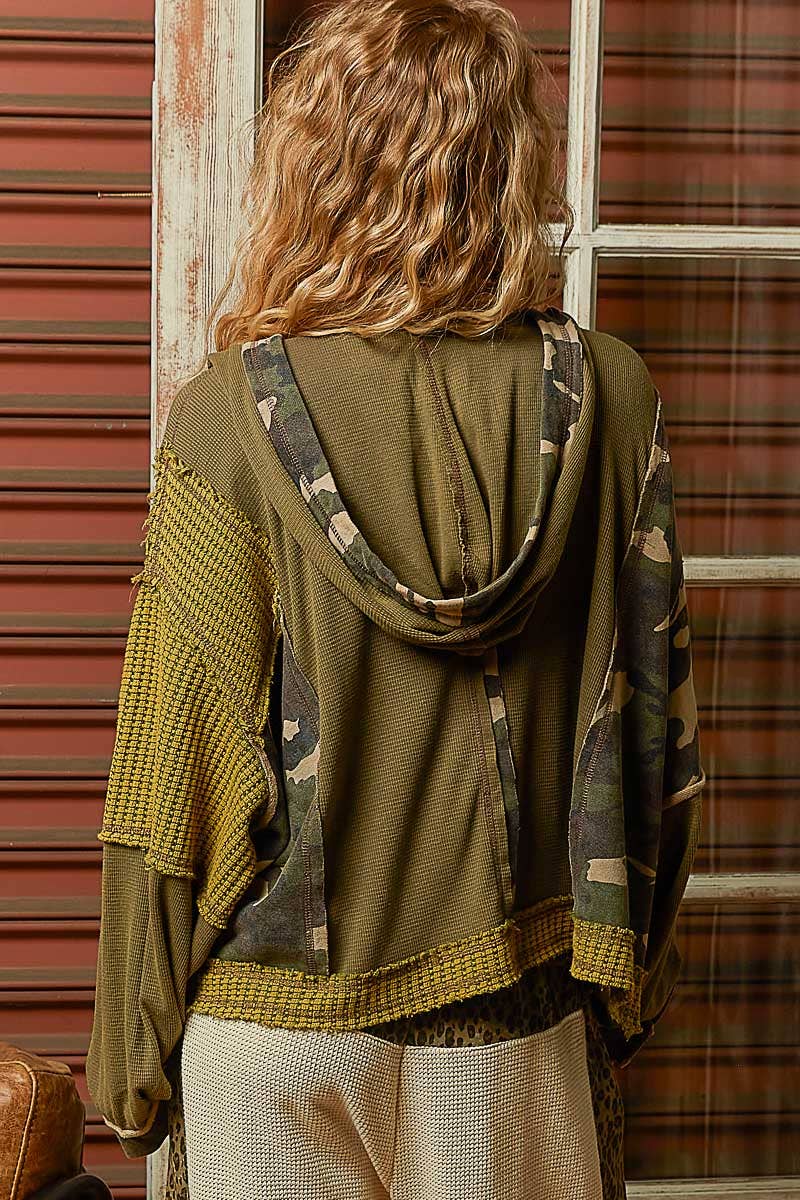 Oversized Hoodie with balloon sleeves and fabric mixes