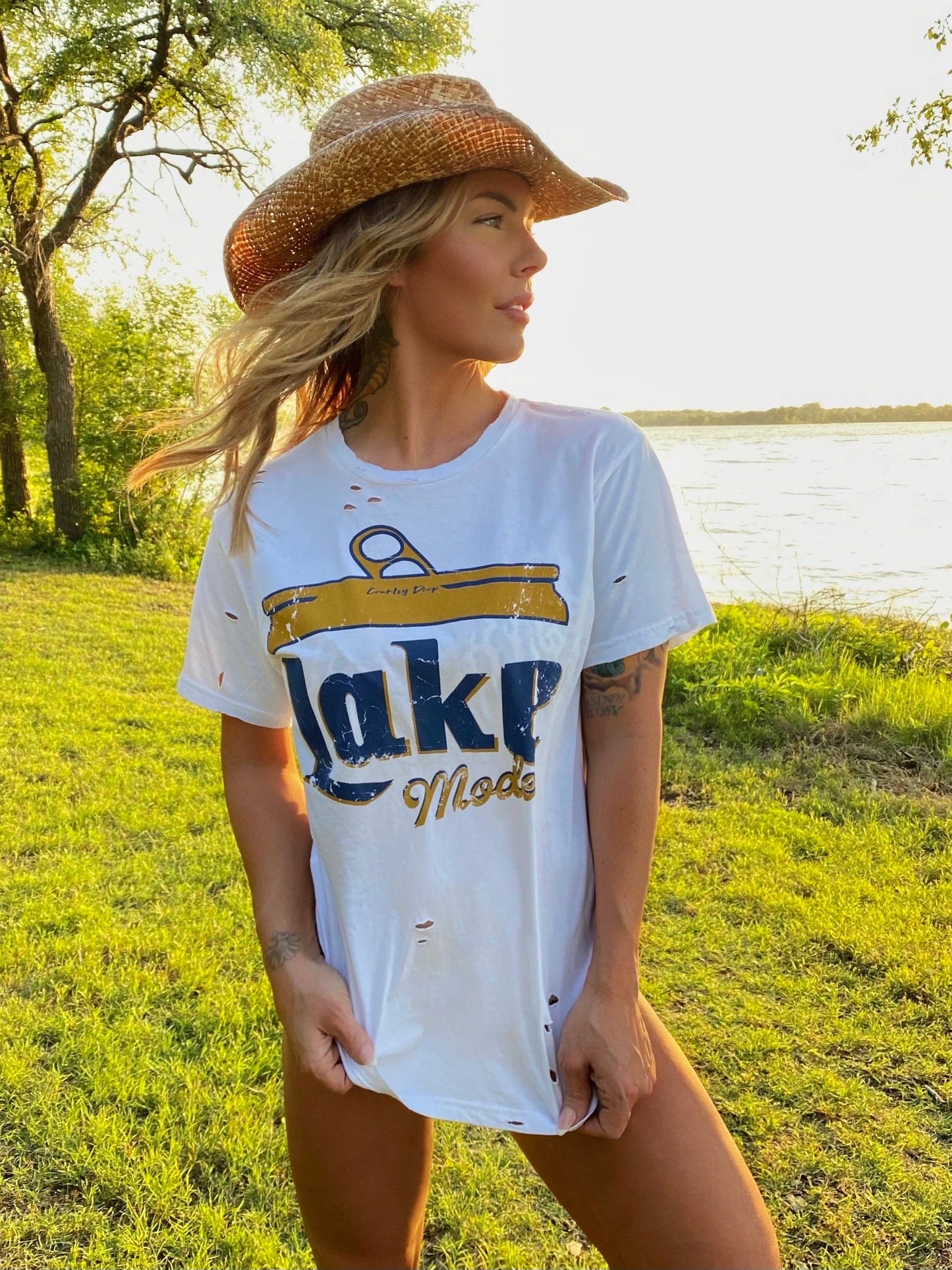 Lake Mode distressed  vintage T shirt