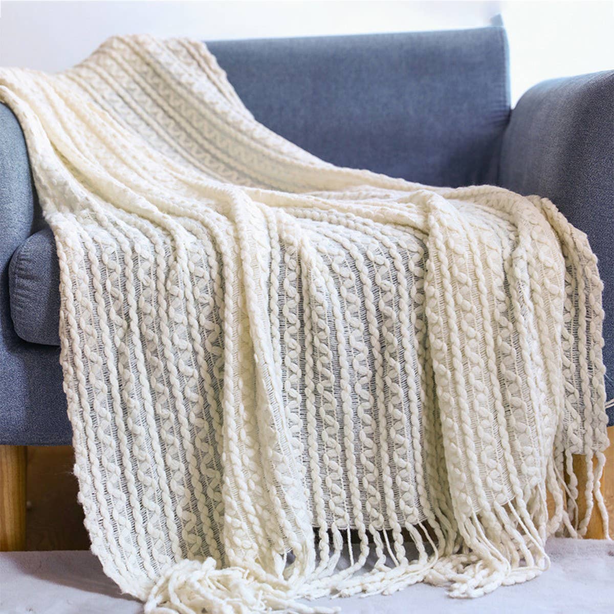 LIGHTWEIGHT SOFT AND COMFORTABLE KNIT  BLANKET