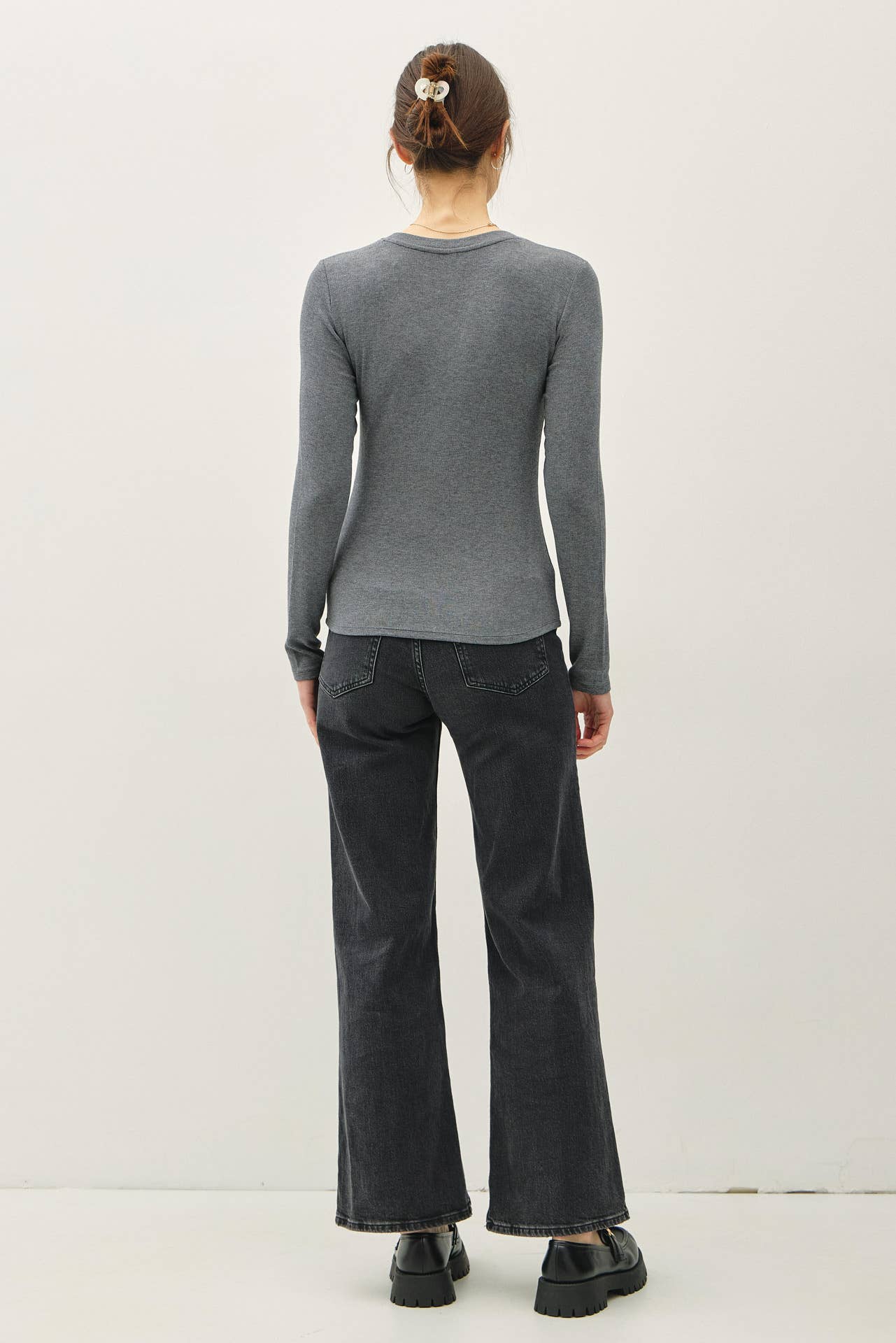 CLASSIC RIBBED NOTCHED V-NECK BASIC TOP