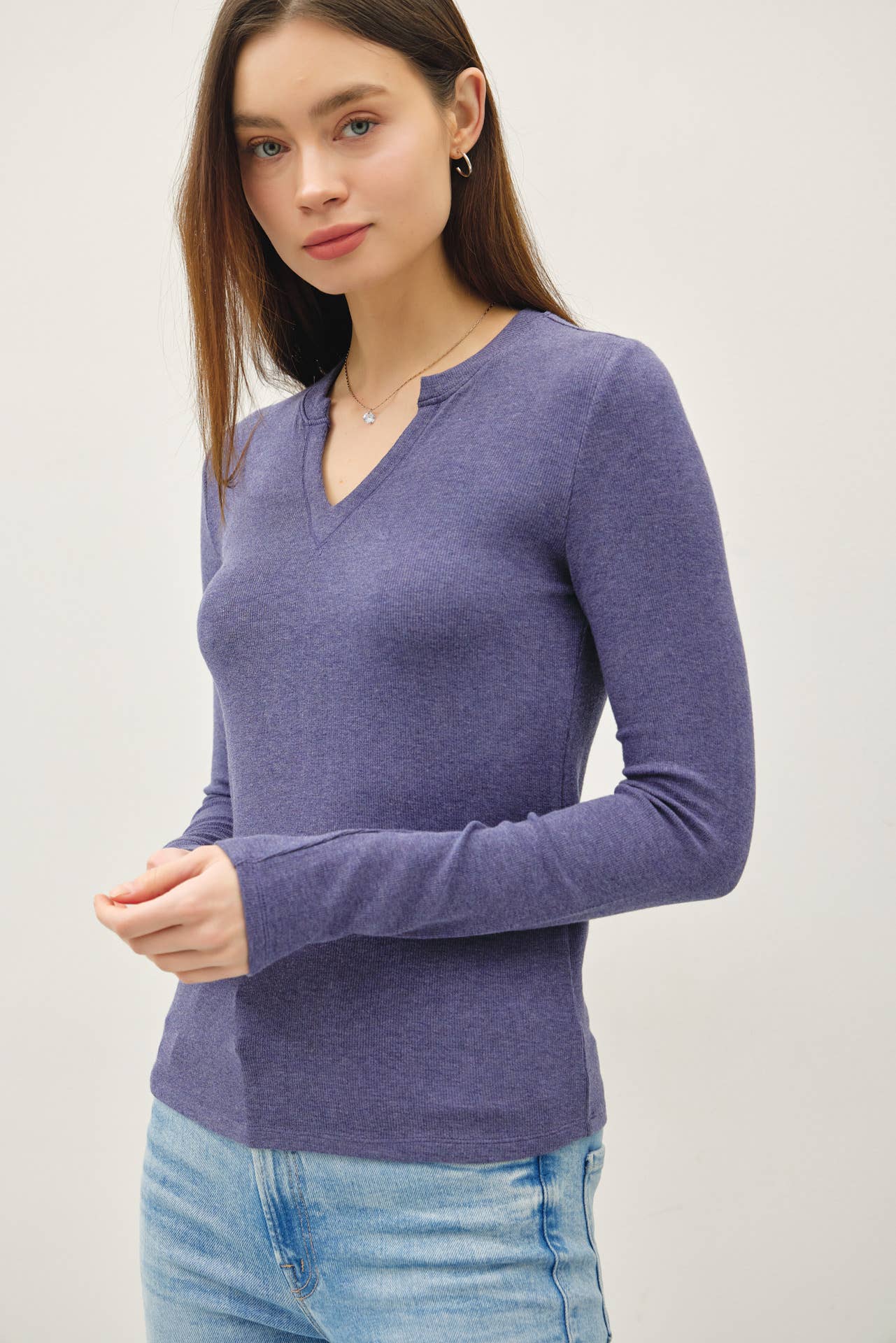 CLASSIC RIBBED NOTCHED V-NECK BASIC TOP