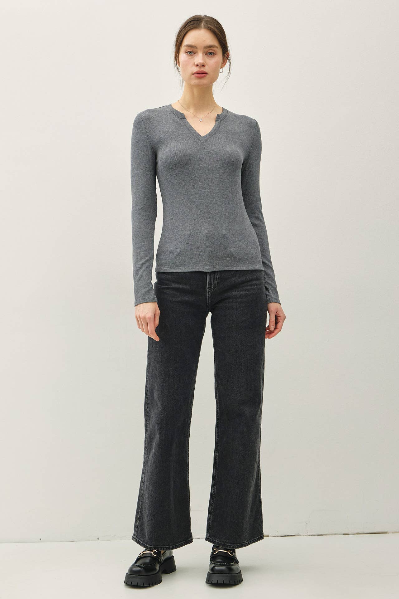CLASSIC RIBBED NOTCHED V-NECK BASIC TOP