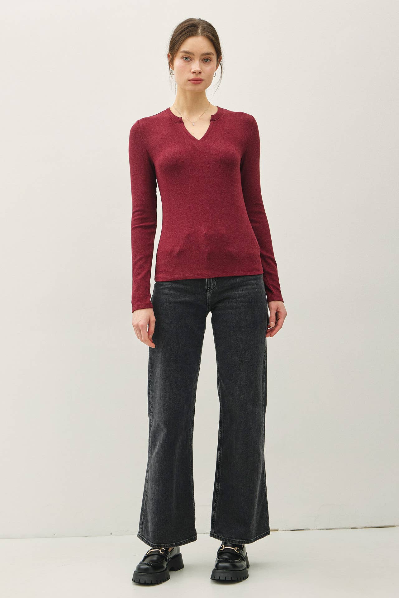 CLASSIC RIBBED NOTCHED V-NECK BASIC TOP