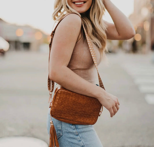 WOVEN WILLOW CROSSBODY BAG