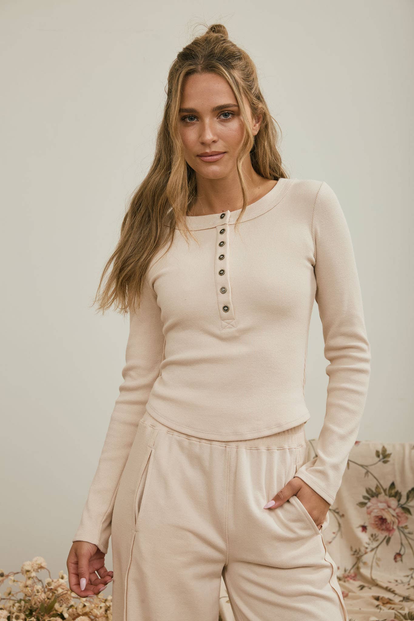 FITTED LONG SLEEVE RIBBED HENLEY KNIT TOP