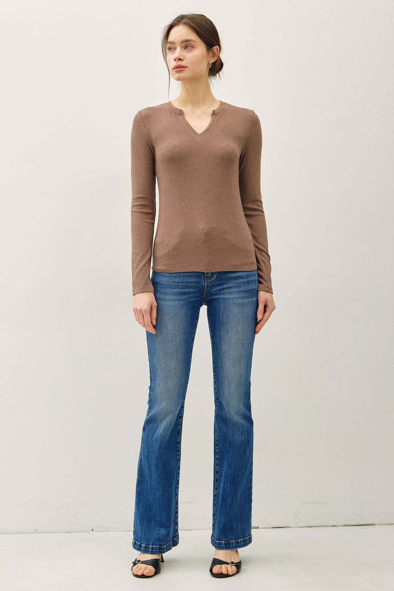 CLASSIC RIBBED NOTCHED V-NECK BASIC TOP