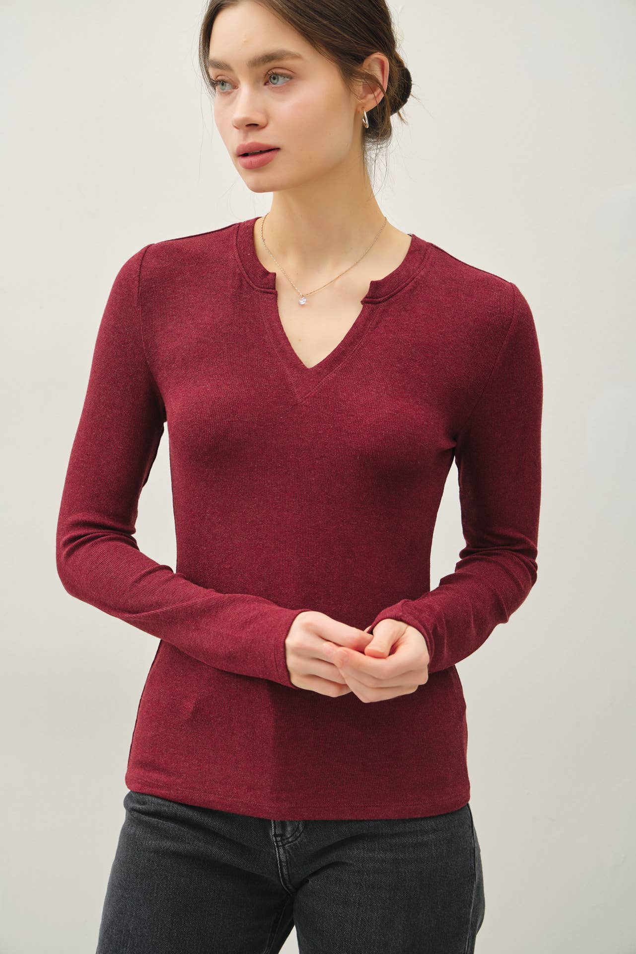 CLASSIC RIBBED NOTCHED V-NECK BASIC TOP