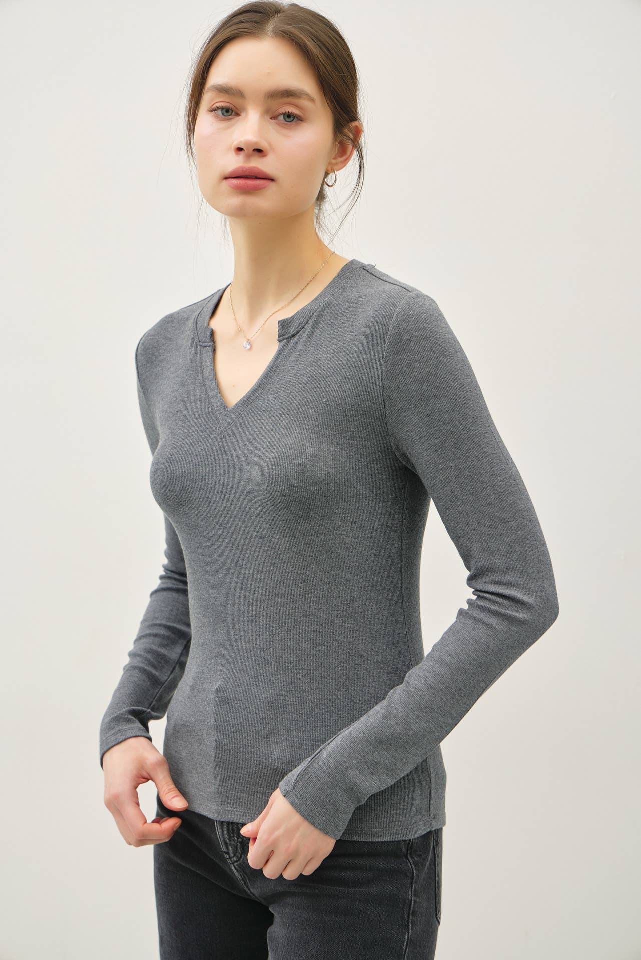 CLASSIC RIBBED NOTCHED V-NECK BASIC TOP